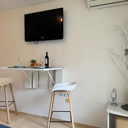 Studio In Club Jasmine For 3 Guests & Free Parking 阳光海滩